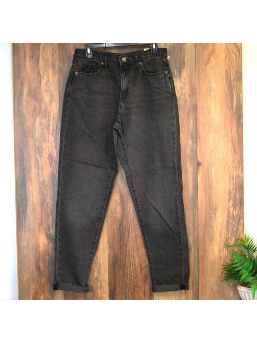 Universal Thread Black Boyfriend Slim Hip/Thigh Tapered Leg Non Stretch Jean